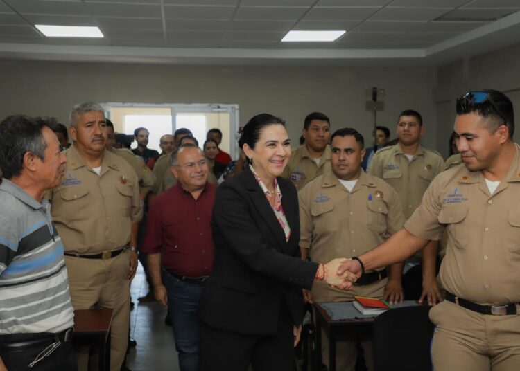 Promueve Mónica Villarreal capacitación a Bomberos