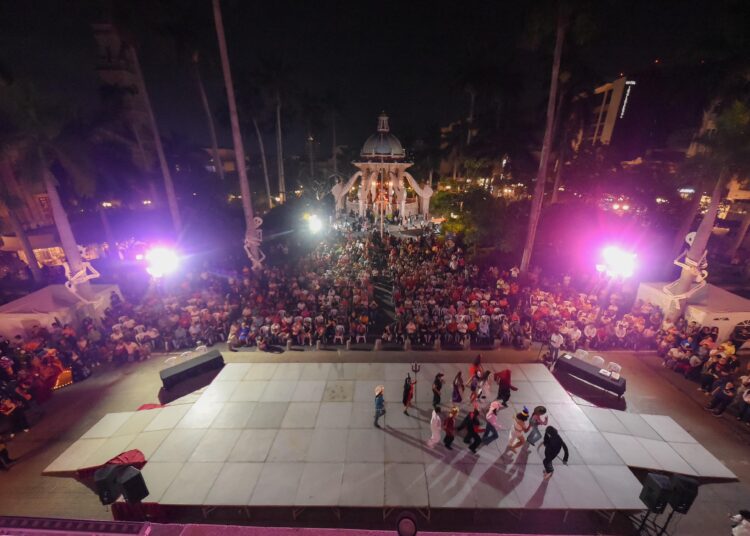 Espectacular exhibición y concurso de Catrinas en Tampico