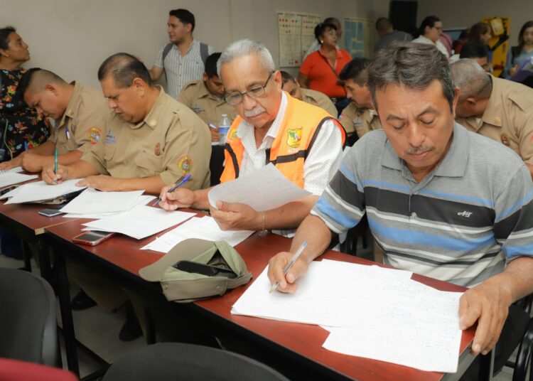 Promueve Mónica Villarreal capacitación a Bomberos