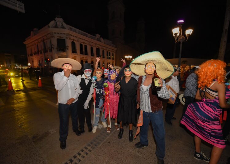 Espectacular exhibición y concurso de Catrinas en Tampico