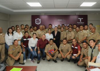 Promueve Mónica Villarreal capacitación a Bomberos