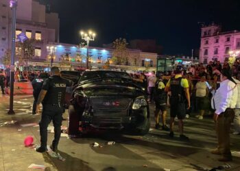Conductor atropella a fieles en Centro Histórico de Guadalajara