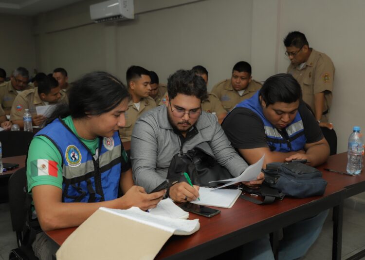 Promueve Mónica Villarreal capacitación a Bomberos