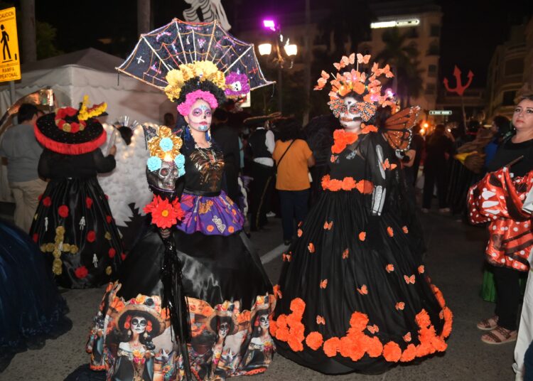 Espectacular exhibición y concurso de Catrinas en Tampico
