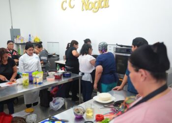 Aprenden ciudadanas “Sabores del Mundo” en Taller de Oficio UNE