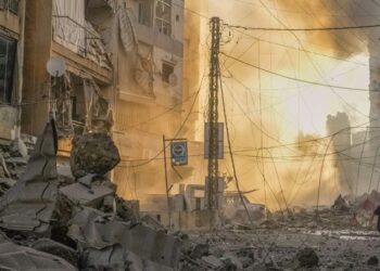 Ataques israelíes sacuden Beirut; cierran paso clave con Siria