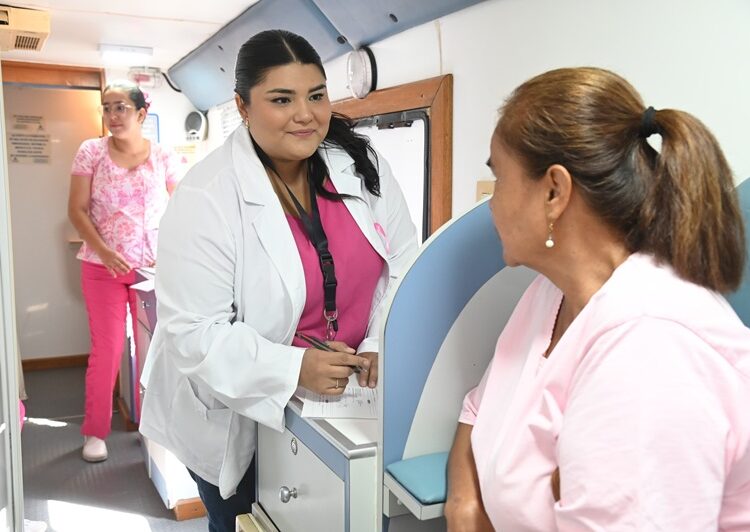 Brinda DIF Tampico servicios y atención médica en Jornada del Bienestar