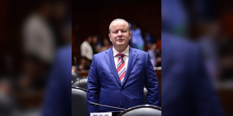 Apoya Carlos Canturosas reforma en materia de vivienda