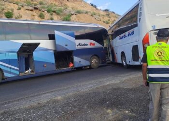 Choque entre dos autobuses deja bloqueo en carretera de Tamaulipas