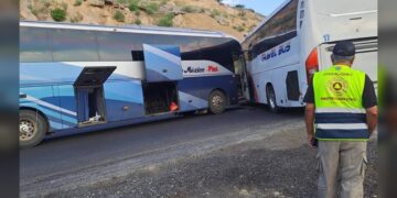 Choque entre dos autobuses deja bloqueo en carretera de Tamaulipas