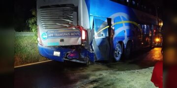 Choque violento en Montemorelos deja 2 personas heridas