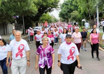 Conmemoran Día Internacional contra el Cáncer de Mama con ‘Caminata Rosa’