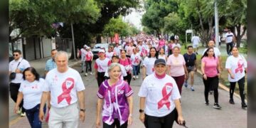 Conmemoran Día Internacional contra el Cáncer de Mama con ‘Caminata Rosa’