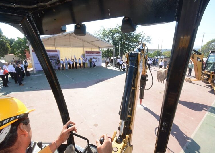 Cumple AVA al Tec Victoria; construye gimnasio