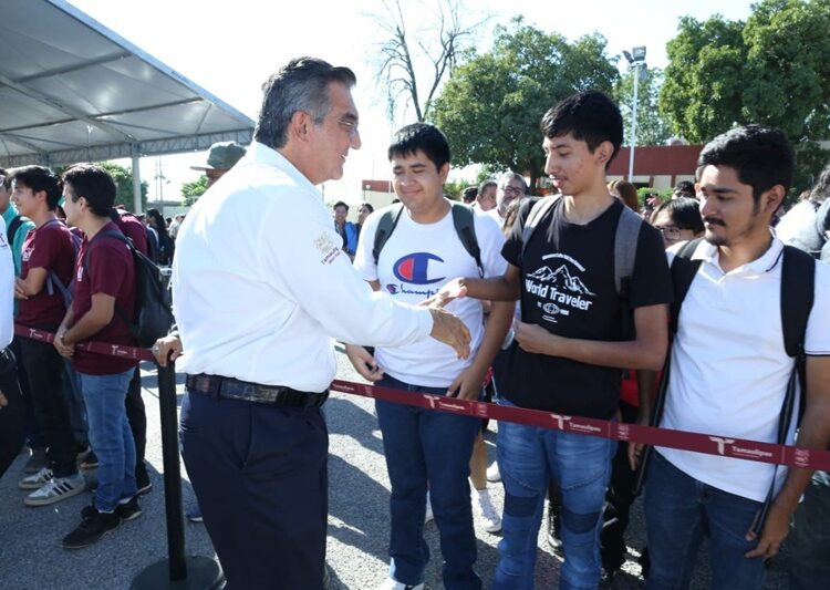 Cumple AVA al Tec Victoria; construye gimnasio