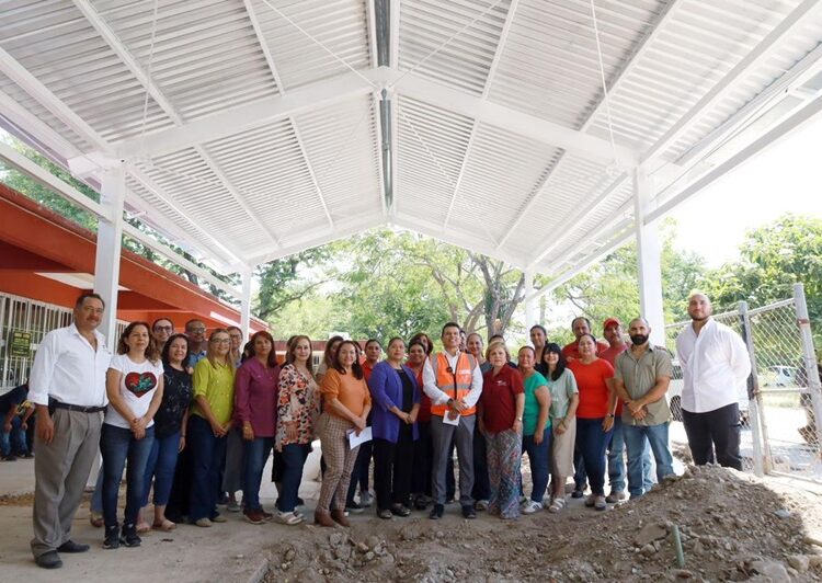 Cumple Lalo Gattás sueño de maestros del CAM “Porfirio Díaz”