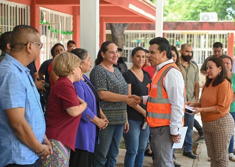 Cumple Lalo Gattás sueño de maestros del CAM “Porfirio Díaz”