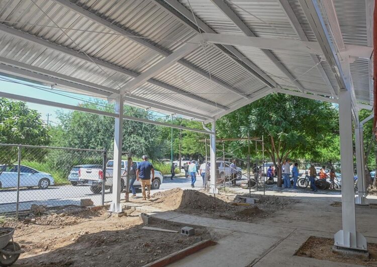 Cumple Lalo Gattás sueño de maestros del CAM “Porfirio Díaz”