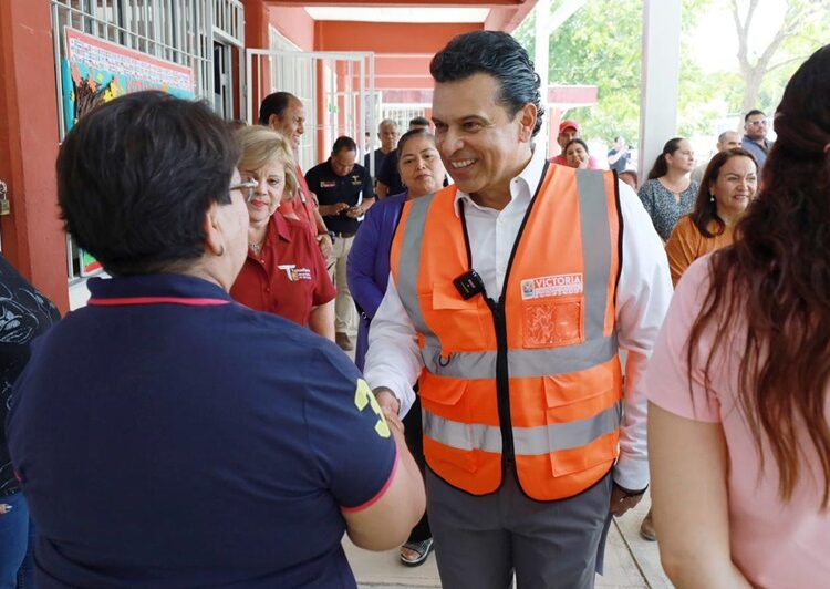 Cumple Lalo Gattás sueño de maestros del CAM “Porfirio Díaz”