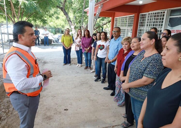 Cumple Lalo Gattás sueño de maestros del CAM “Porfirio Díaz”