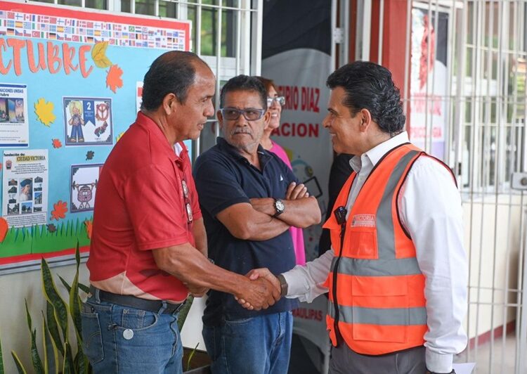 Cumple Lalo Gattás sueño de maestros del CAM “Porfirio Díaz”