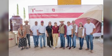 Cumple gobernador con pobladores del ejido Francisco Villa de Tula
