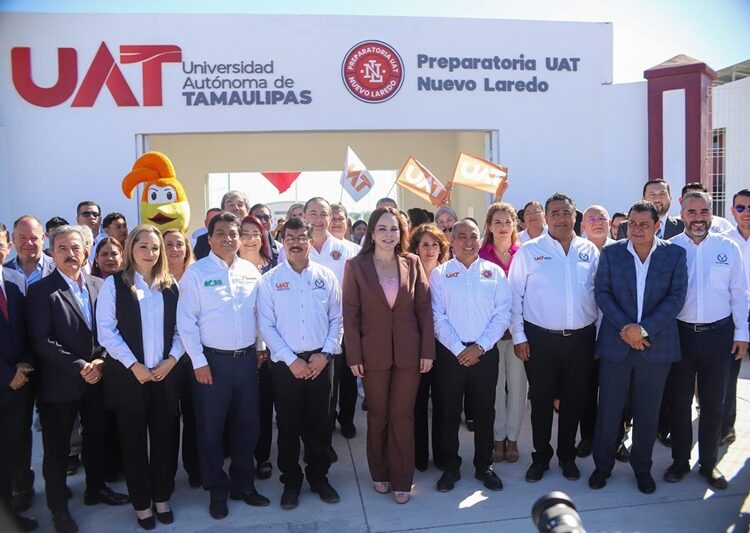 Dámaso Anaya y Carmen Lilia inauguran la Preparatoria UAT NLD