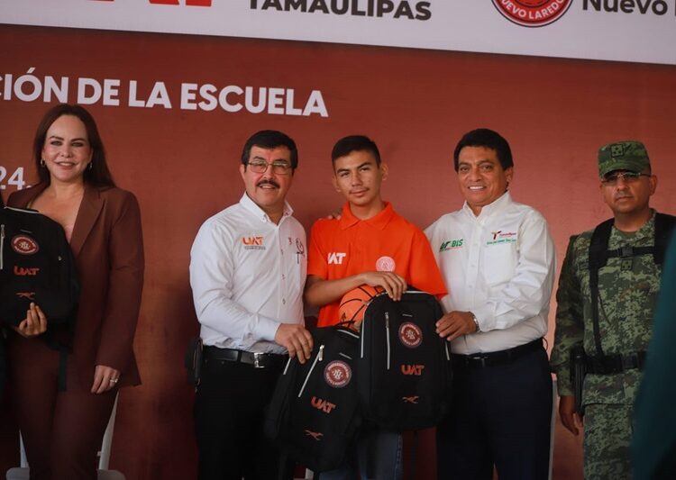 Dámaso Anaya y Carmen Lilia inauguran la Preparatoria UAT NLD