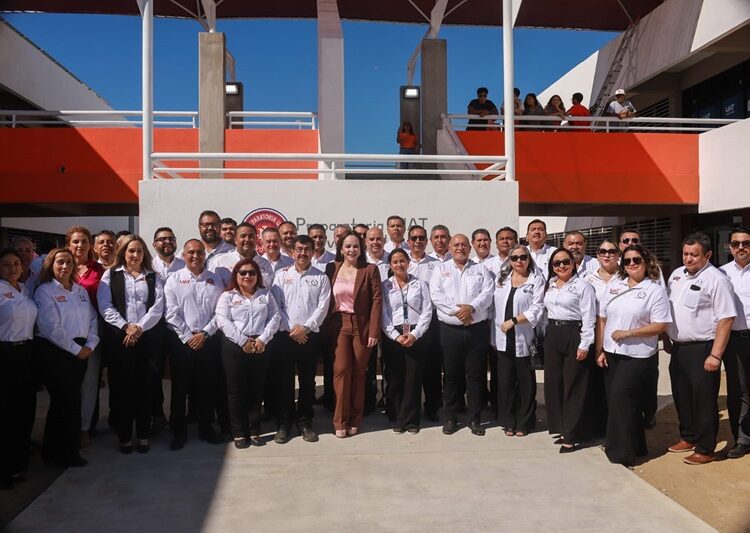 Dámaso Anaya y Carmen Lilia inauguran la Preparatoria UAT NLD