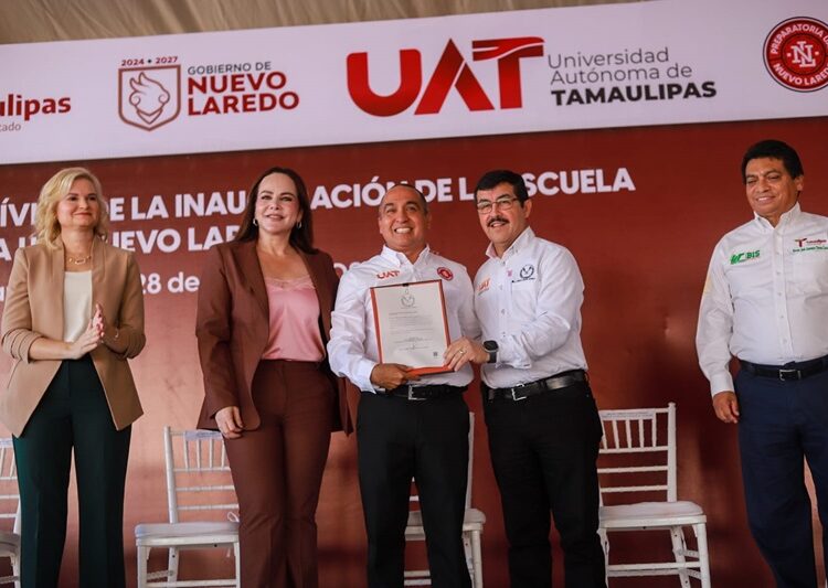 Dámaso Anaya y Carmen Lilia inauguran la Preparatoria UAT NLD