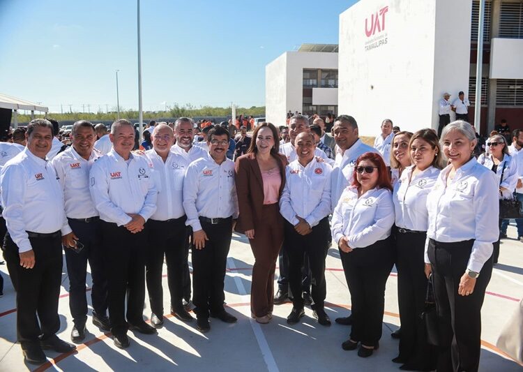 Dámaso Anaya y Carmen Lilia inauguran la Preparatoria UAT NLD