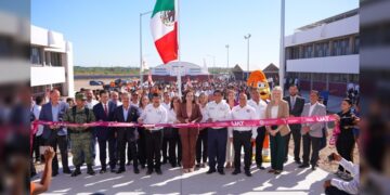 Dámaso Anaya y Carmen Lilia inauguran la Preparatoria UAT NLD