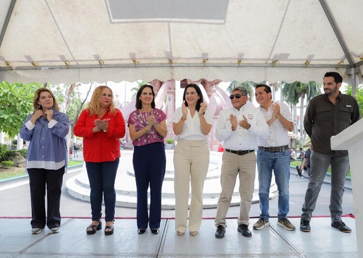 Entrega Mónica Villarreal 5 nuevos camiones recolectores de basura