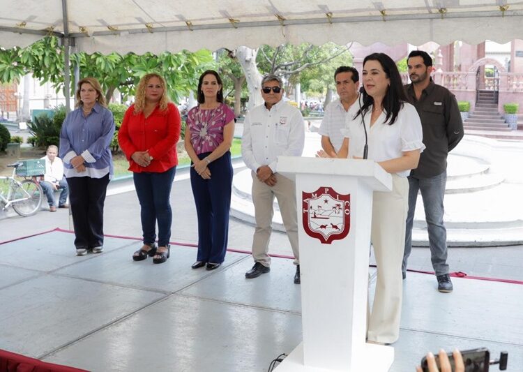 Entrega Mónica Villarreal 5 nuevos camiones recolectores de basura