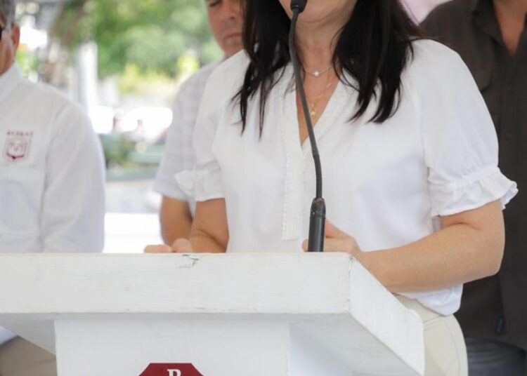 Entrega Mónica Villarreal 5 nuevos camiones recolectores de basura