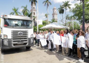 Entrega Mónica Villarreal 5 nuevos camiones recolectores de basura