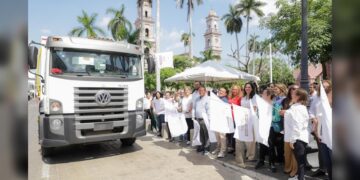 Entrega Mónica Villarreal 5 nuevos camiones recolectores de basura