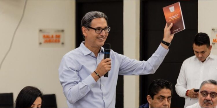 Erasmo González participa en la presentación del libro “Transformación Económica”