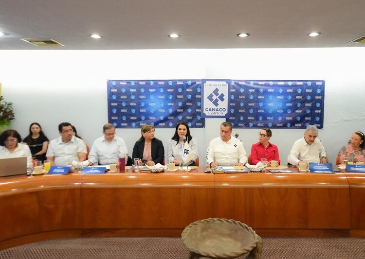 Expone Mónica avances y proyectos de desarrollo a socios de Canaco