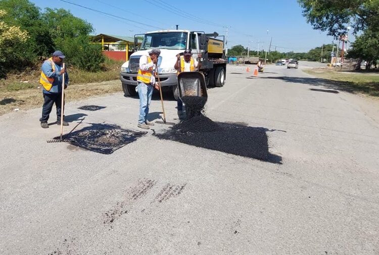 Extiende Municipio bacheo a más colonias de Victoria