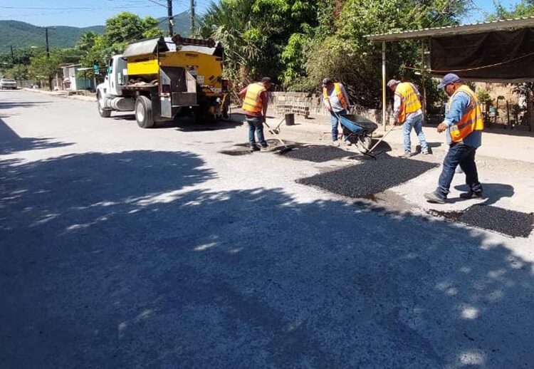 Extiende Municipio bacheo a más colonias de Victoria