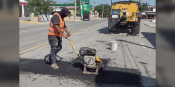 Extiende Municipio bacheo a más colonias de Victoria