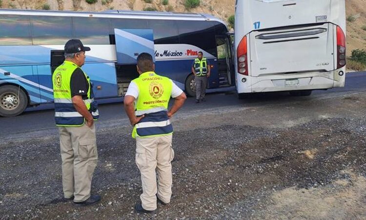 Choque entre dos autobuses deja bloqueo en carretera de Tamaulipas