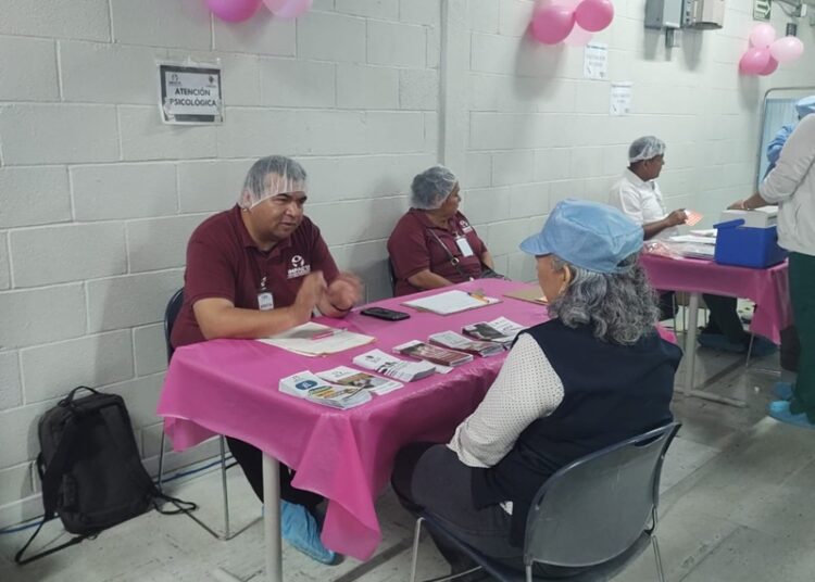 Facilita NLD servicios de salud a trabajadores de la Empresa TKR