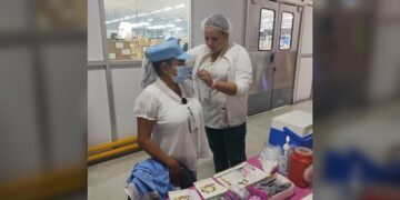 Facilita NLD servicios de salud a trabajadores de la Empresa TKR