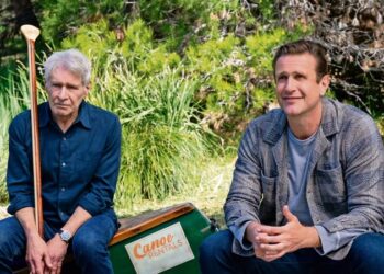 Harrison Ford baja el látigo y pone atención en el diván