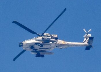 Helicóptero chocó contra torre de radio en Houston