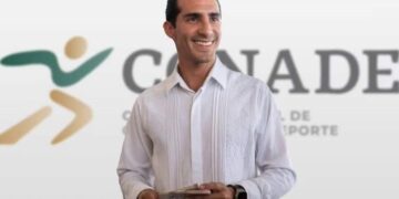 Rommel Pacheco revoca cancelación de becas