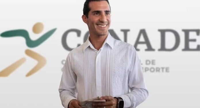 Rommel Pacheco revoca cancelación de becas