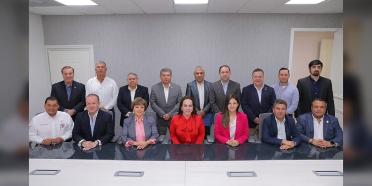 Impulsa Carmen Lilia exhorto para dar solución al tráfico en autopista